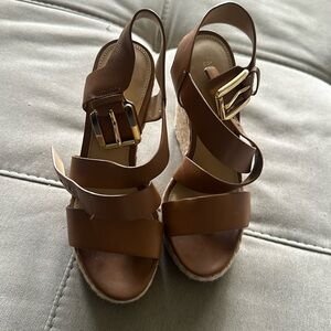 Micheal Kors tan heels